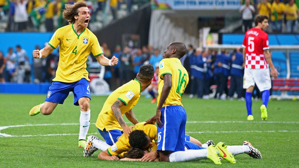 Brasil vence Croácia na estreia