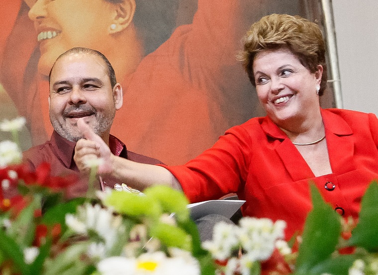 Sindicalistas fazem ato de apoio à Dilma