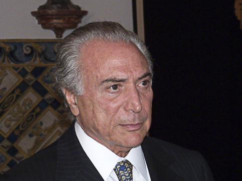 Temer lamenta a perda de Campos e embarca para Santos