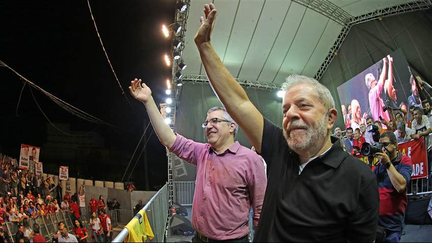 Lula e Padilha convocam Alckmin para debate