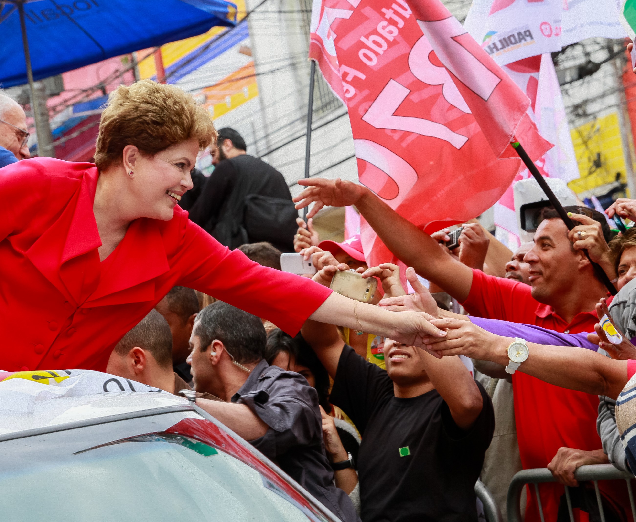 Dilma afirma que adversários ameaçam conquistas sociais