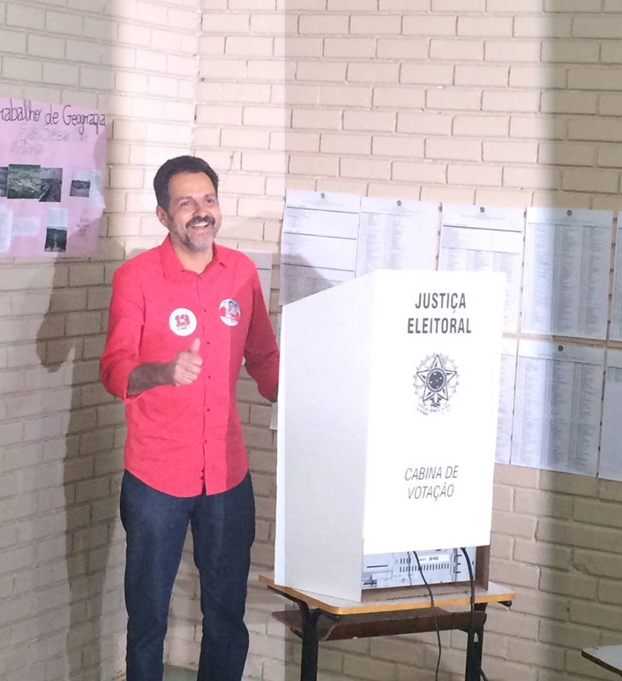 Agnelo vota no primeiro turno das eleições no DF