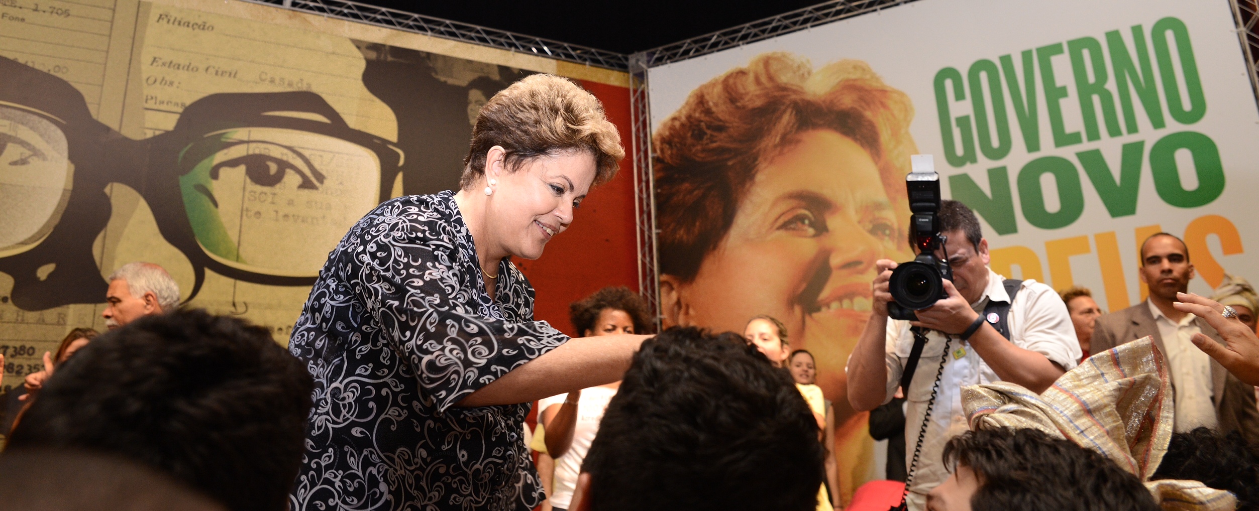 “Tucanos nunca priorizam Educação”, diz Dilma