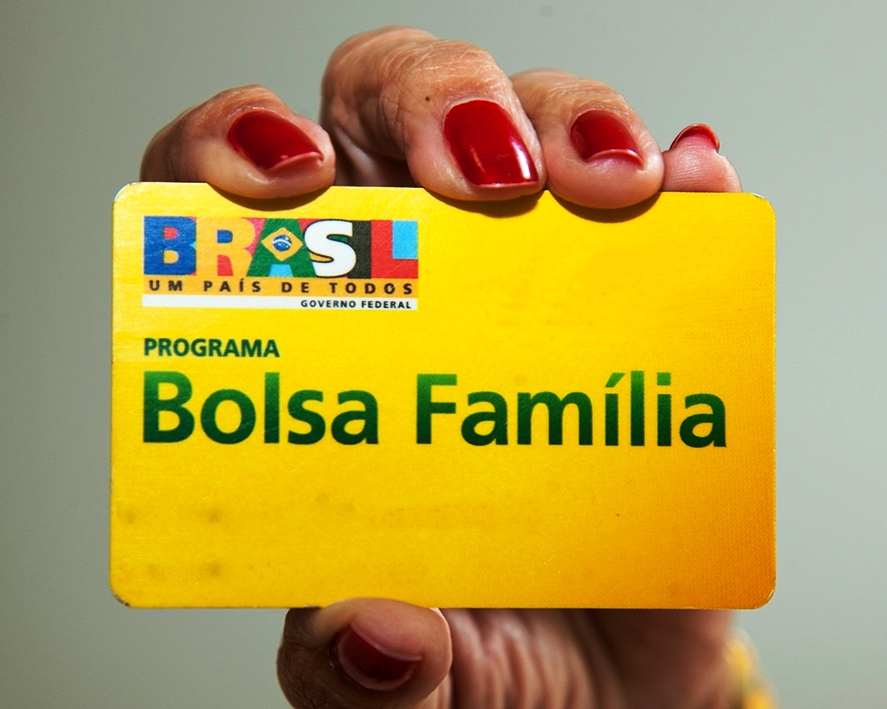 Mais de 2,8 milhões de famílias abriram mão do Bolsa Família