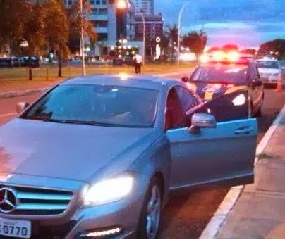 Meio milhão de carros transita sem licenciamento em Brasília