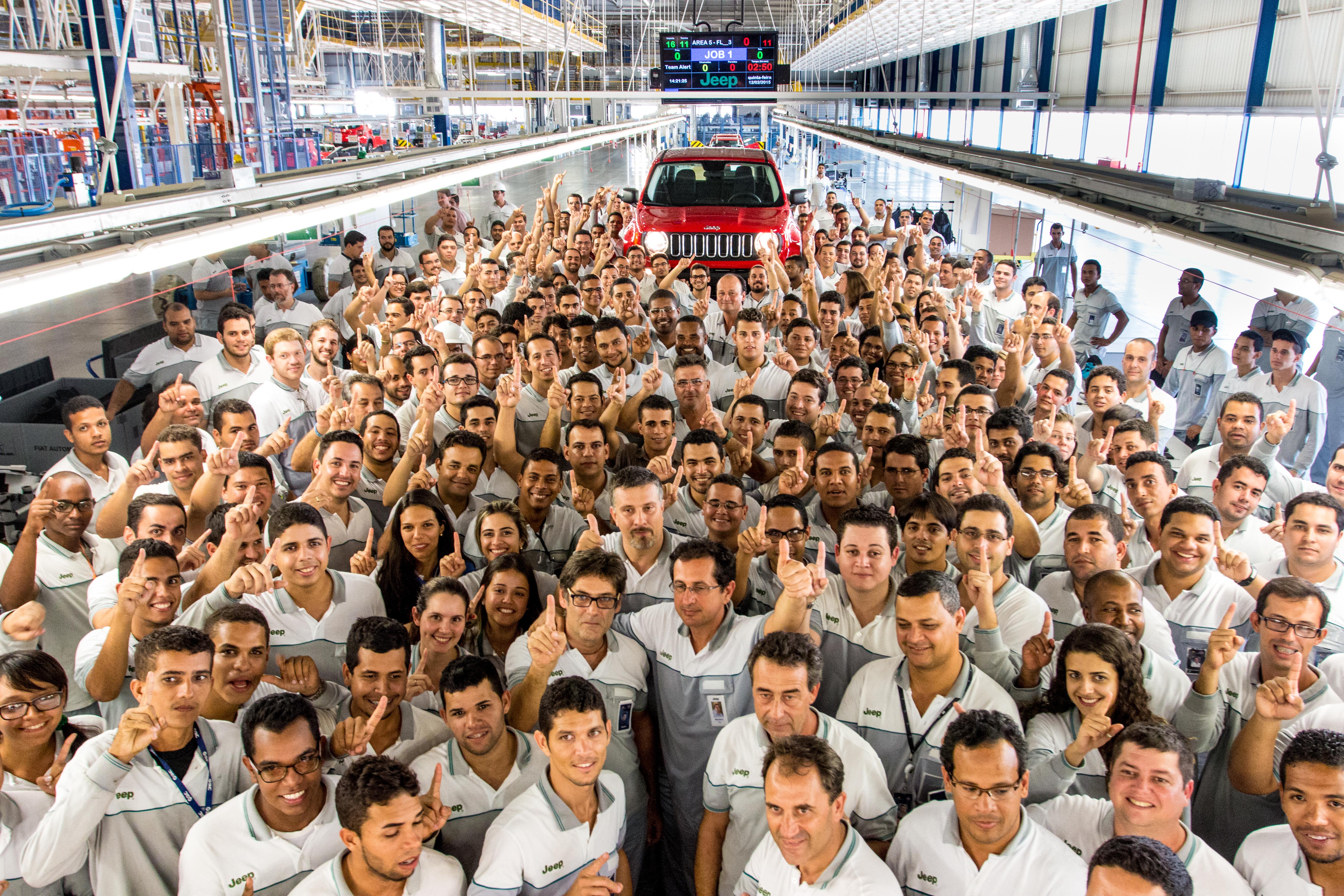 Dilma inaugura polo automotivo em Pernambuco