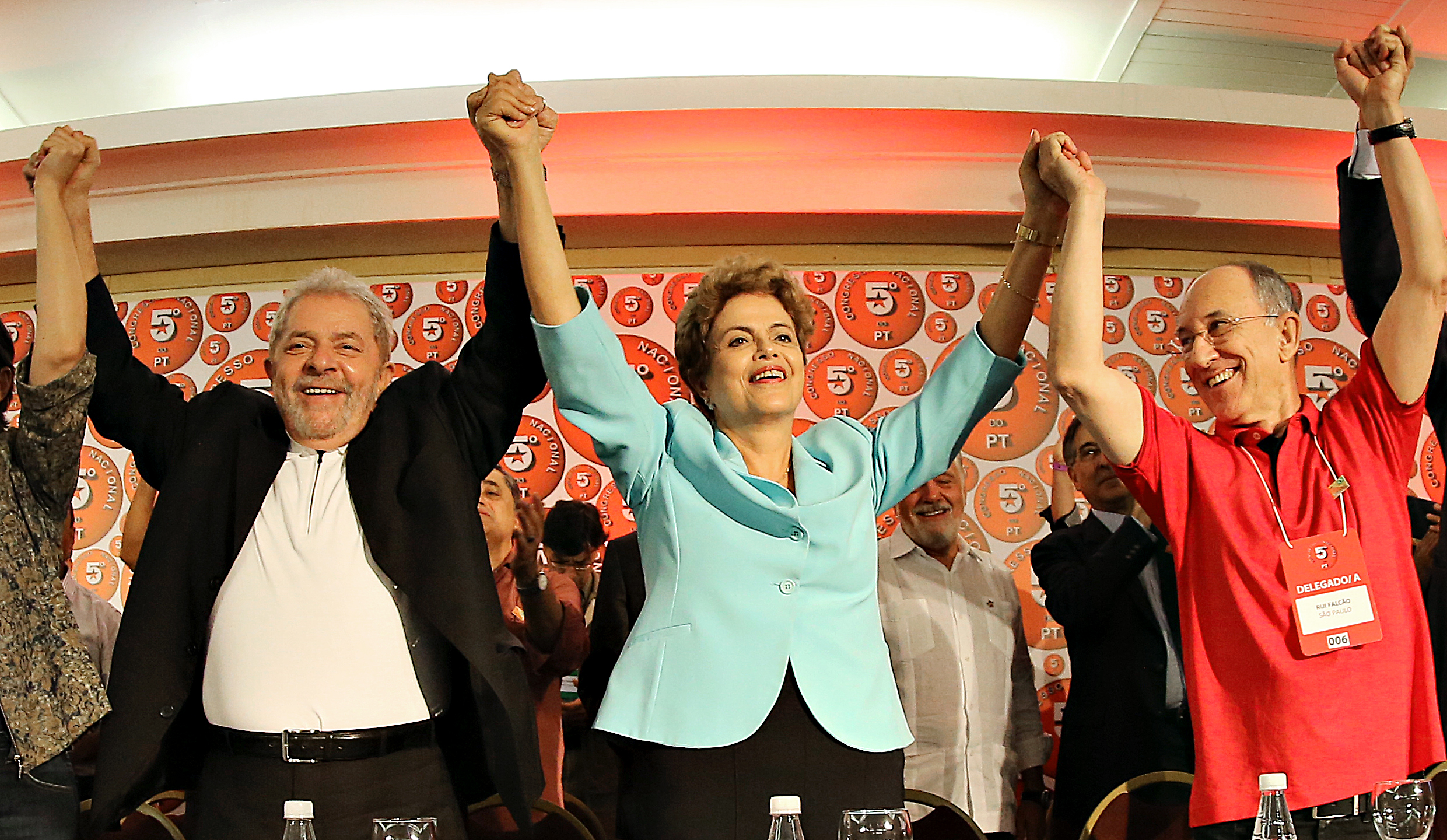 Lula: O PT está vivo e de cabeça erguida