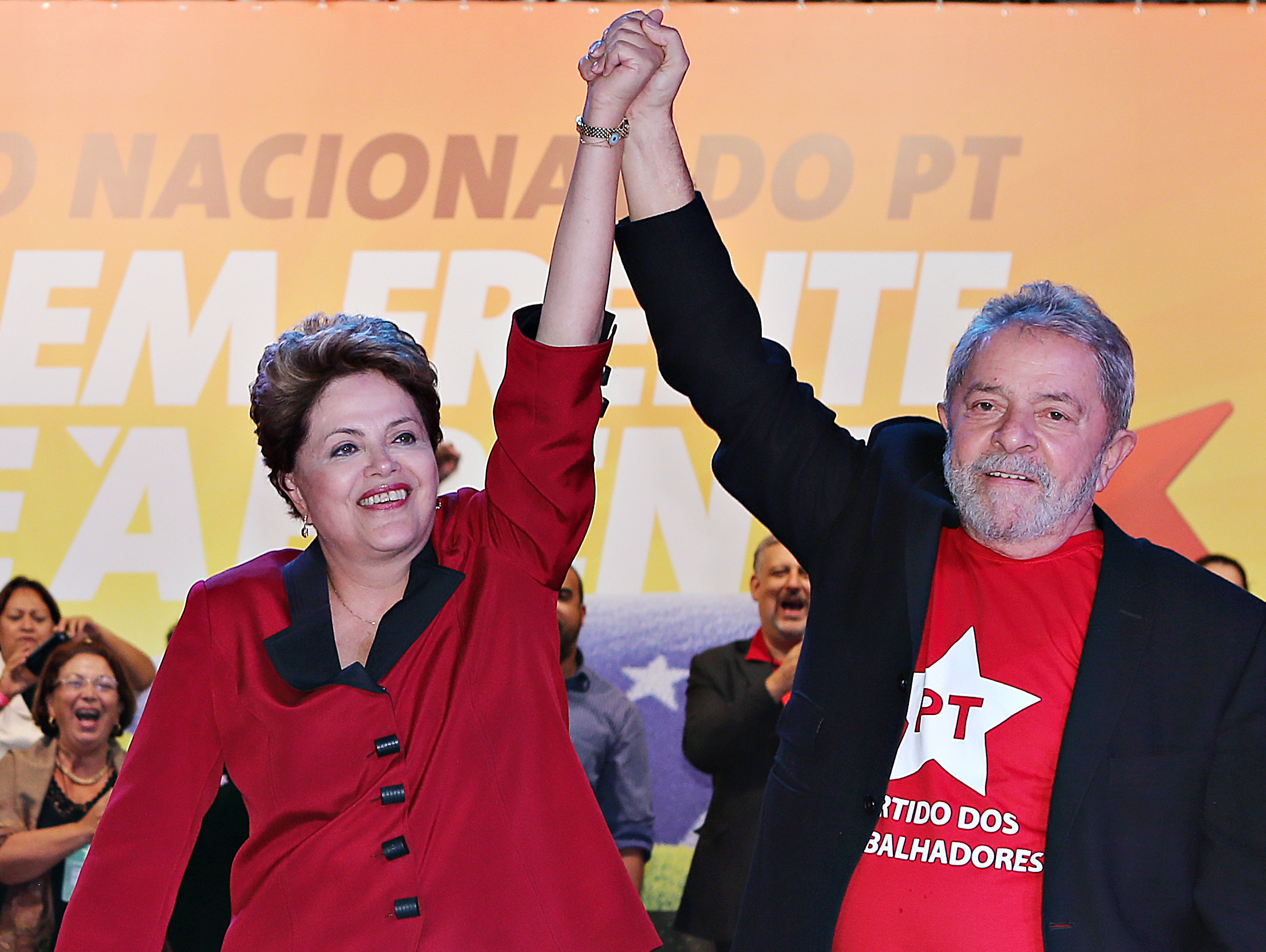 Lula está sendo objeto de grande injustiça, afirma Dilma