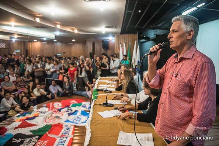 Minas lança frente em defesa da democracia e contra tentativa de golpe