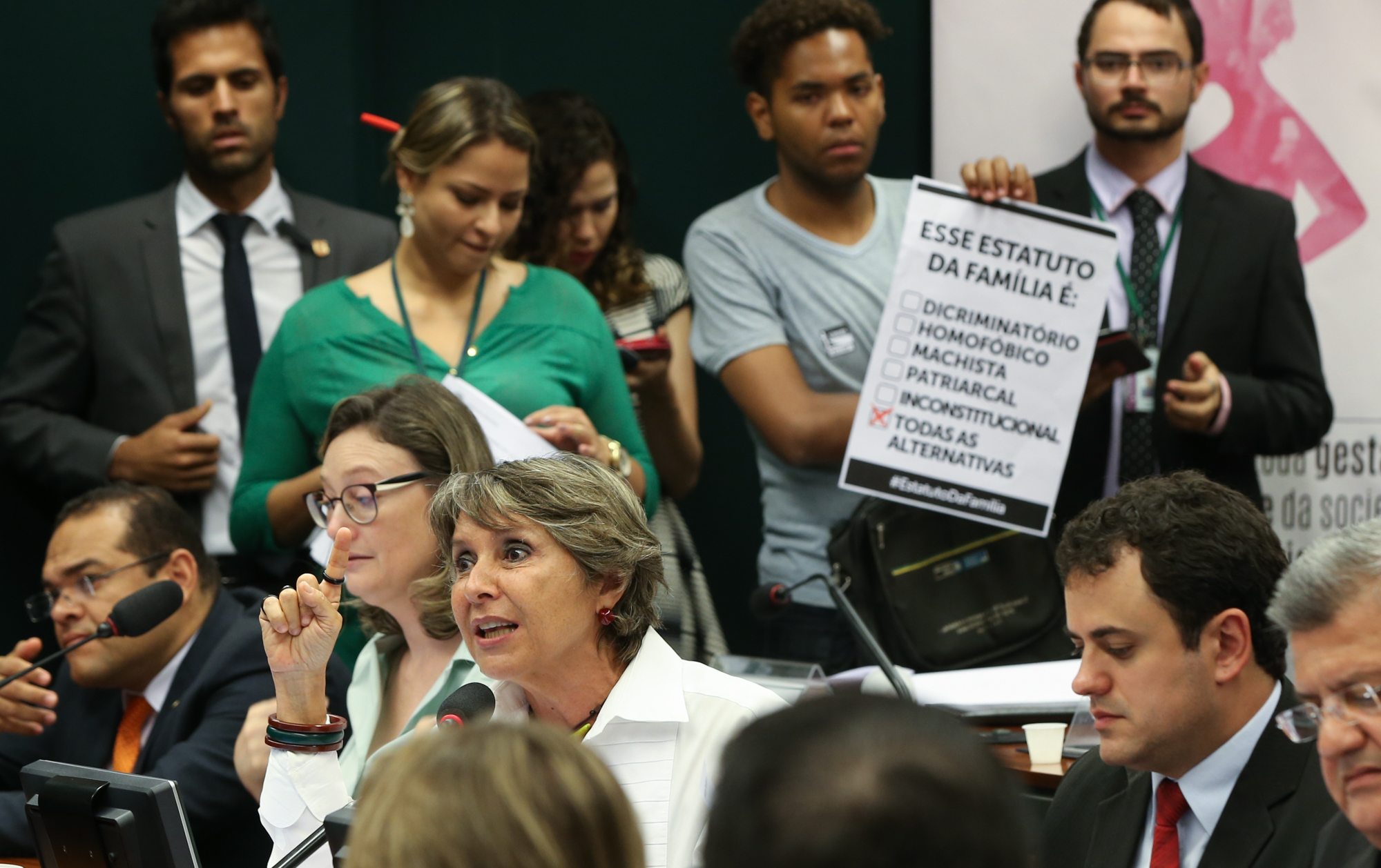 Fundamentalismo avança na Câmara e garante aprovação do Estatuto da Família