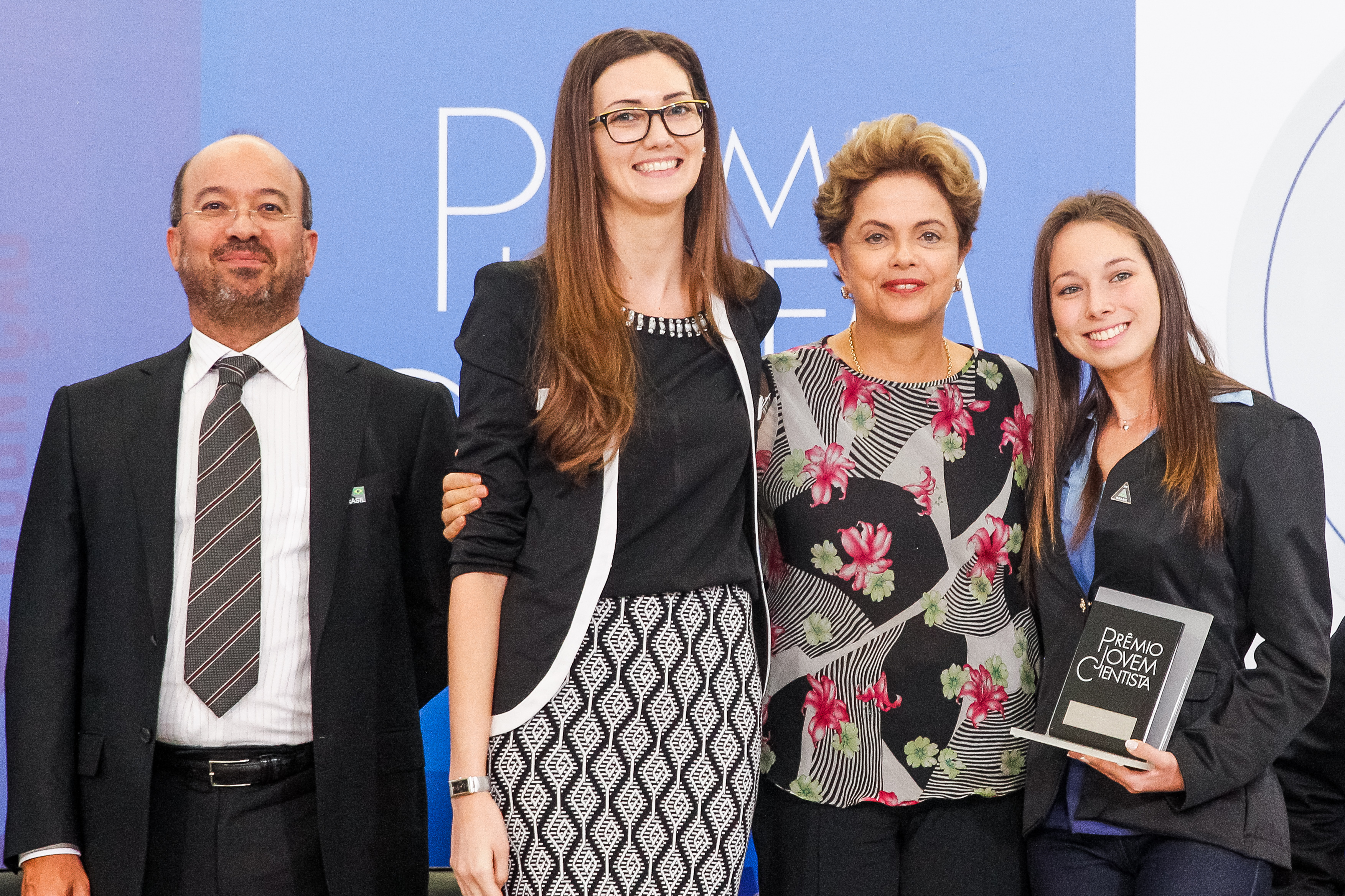 Dilma entrega Prêmio Jovem Cientista no Palácio do Planalto