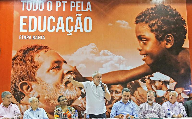 Não dá pra ver ladrão chamar o PT de ladrão, critica Lula