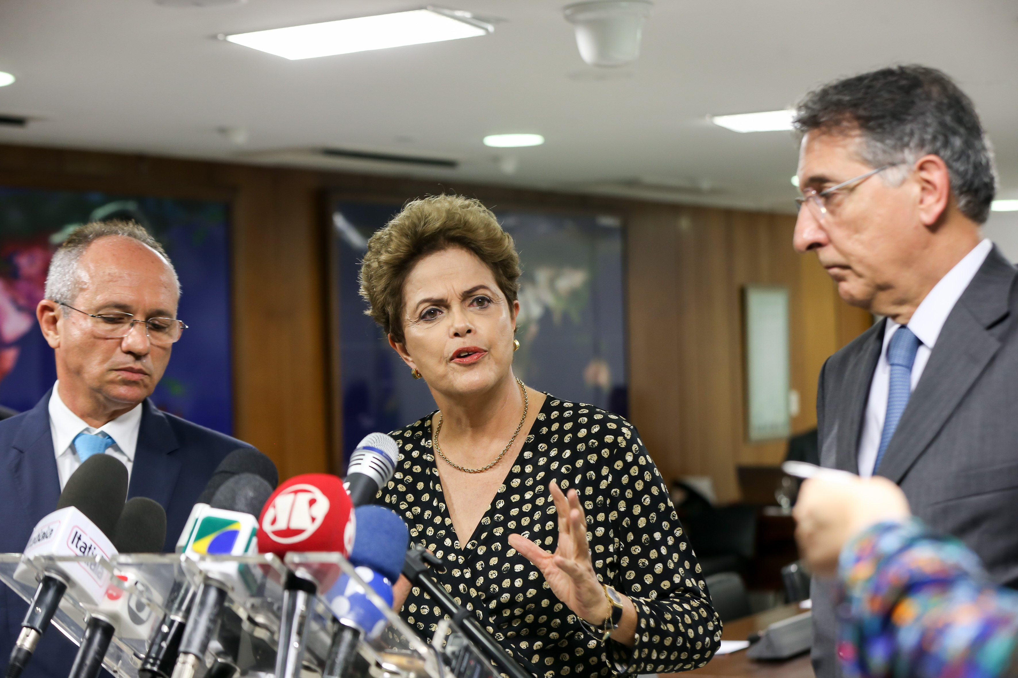 Dilma anuncia plano de recuperação do Rio Doce