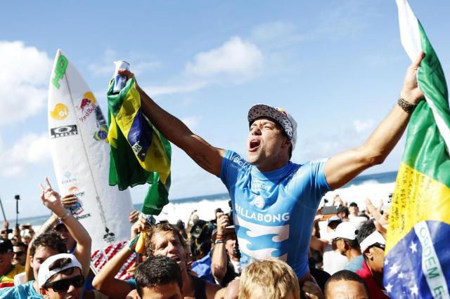 Brasil é bicampeão mundial de surf no Havaí