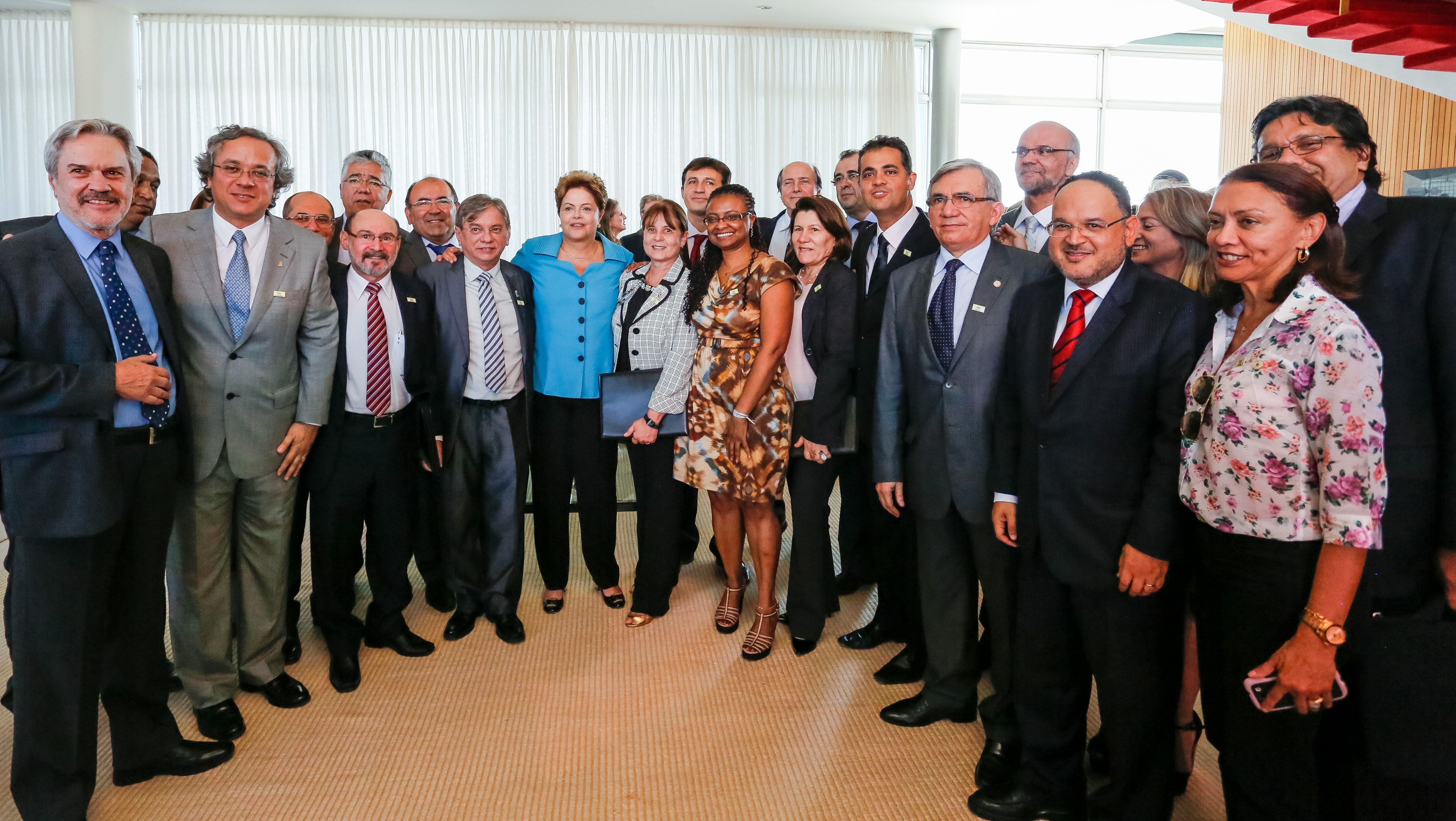 Reitores de institutos federais de educação repudiam golpe e defendem democracia