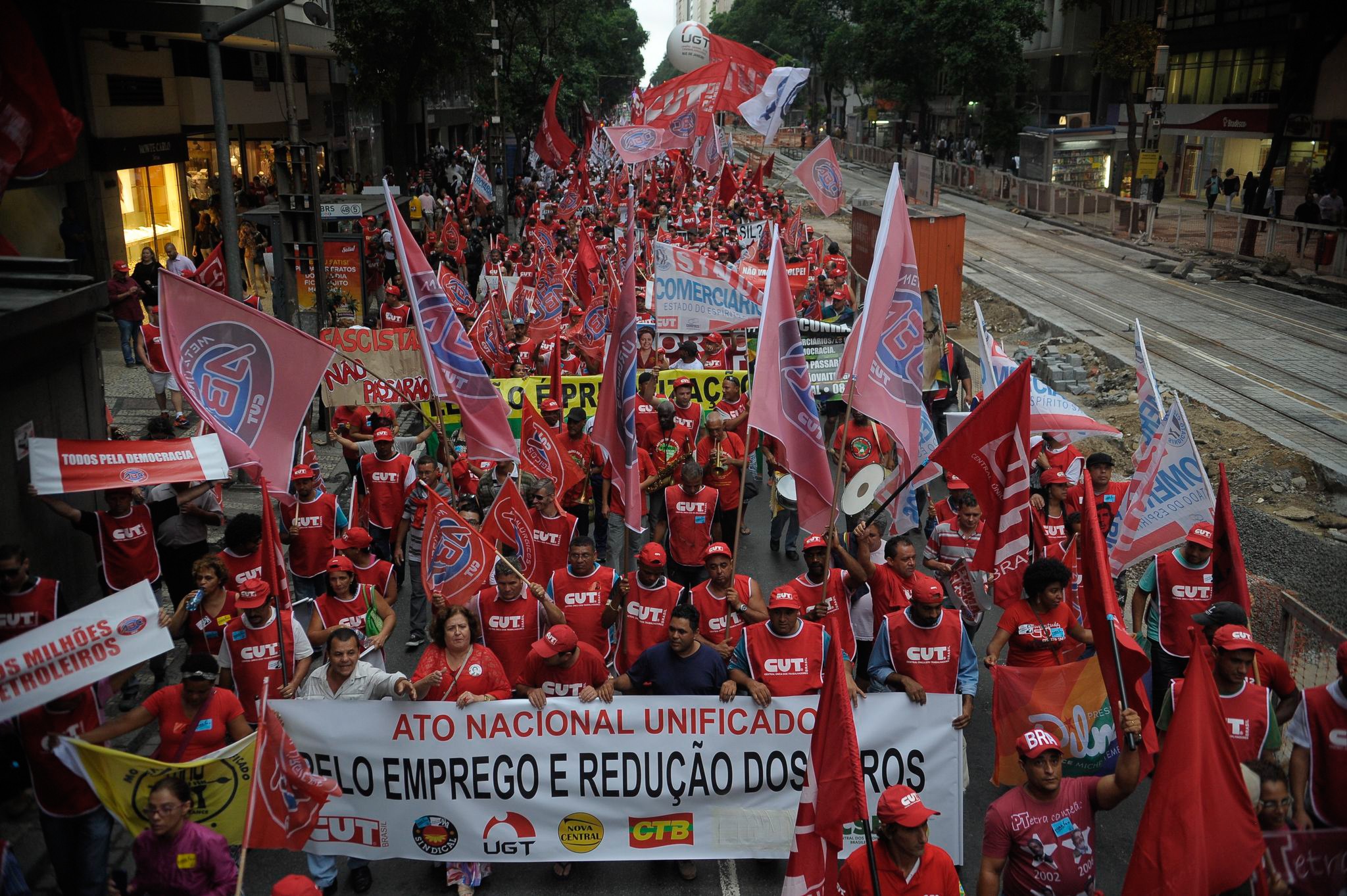 Protesto contra impeachment atrai 5 mil ao centro do Rio