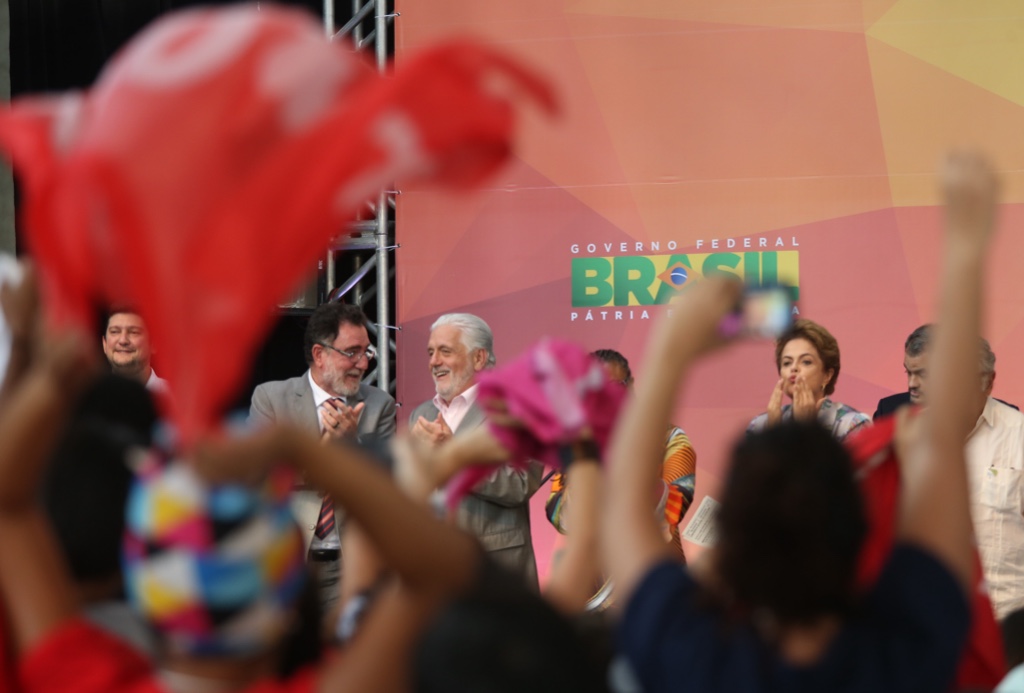 Golpistas ‘oscilam entre invenções e falácias’ para justificar impeachment, diz Dilma