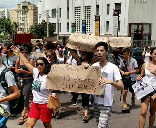 Estudantes de Goiás protestam contra privatização do ensino por governo tucano