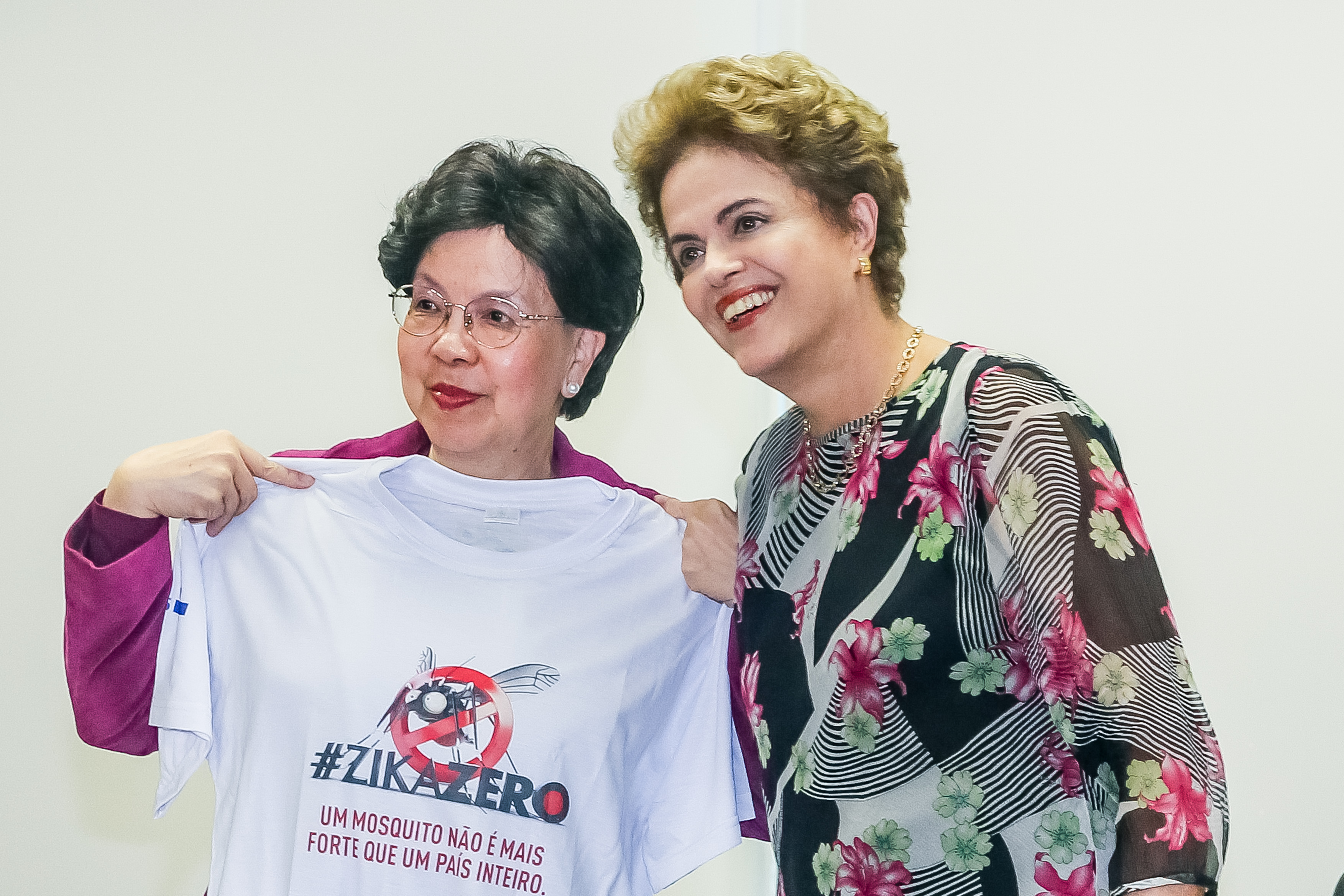 Diretora da OMS elogia ações do governo Dilma no combate ao zika