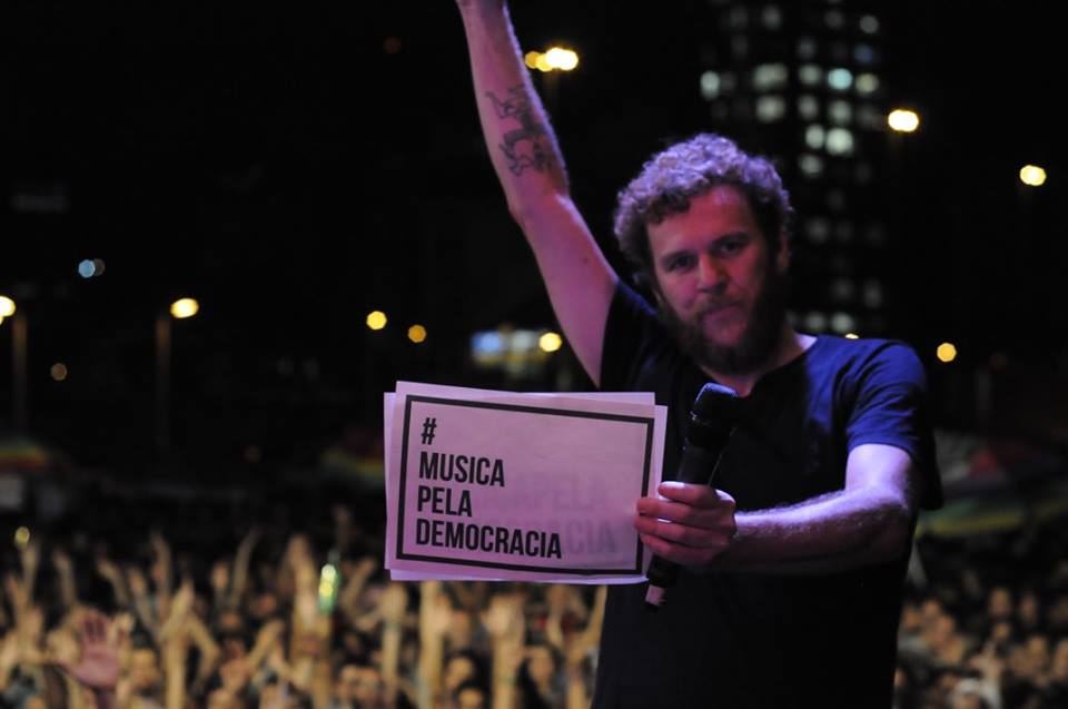 Em SP, artistas se manifestaram contra o golpe e pela democracia
