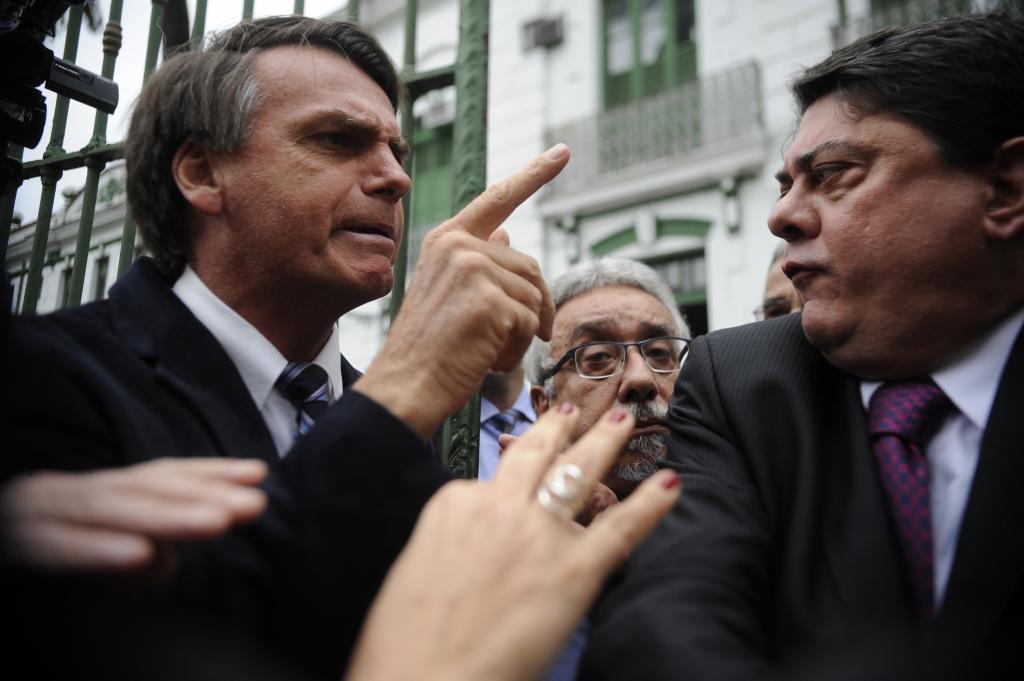 Farsa do kit gay: TSE nega tentativa de censura de Bolsonaro
