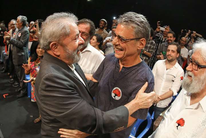 Chico Buarque e Carol Proner visitam Lula na prisão