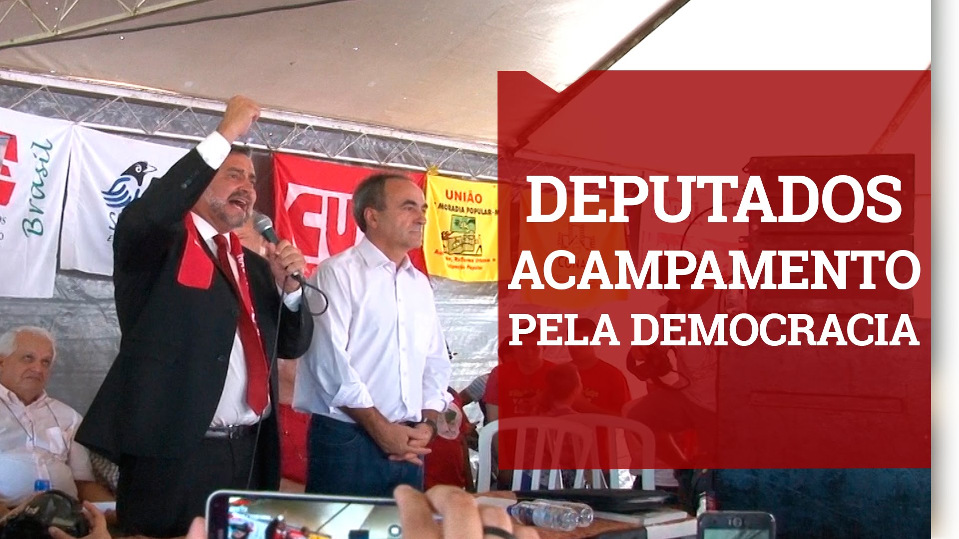 Deputados visitam acampamento pela democracia