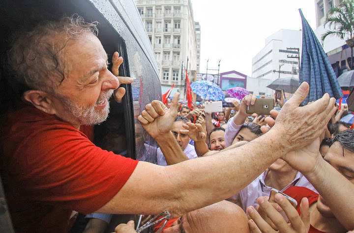 Datafolha: Lula sobe, tucanos despencam e cai apoio ao impeachment