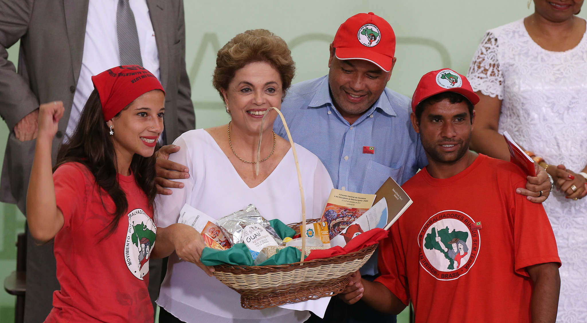 Dilma desapropria terras para reforma agrária e para quilombolas