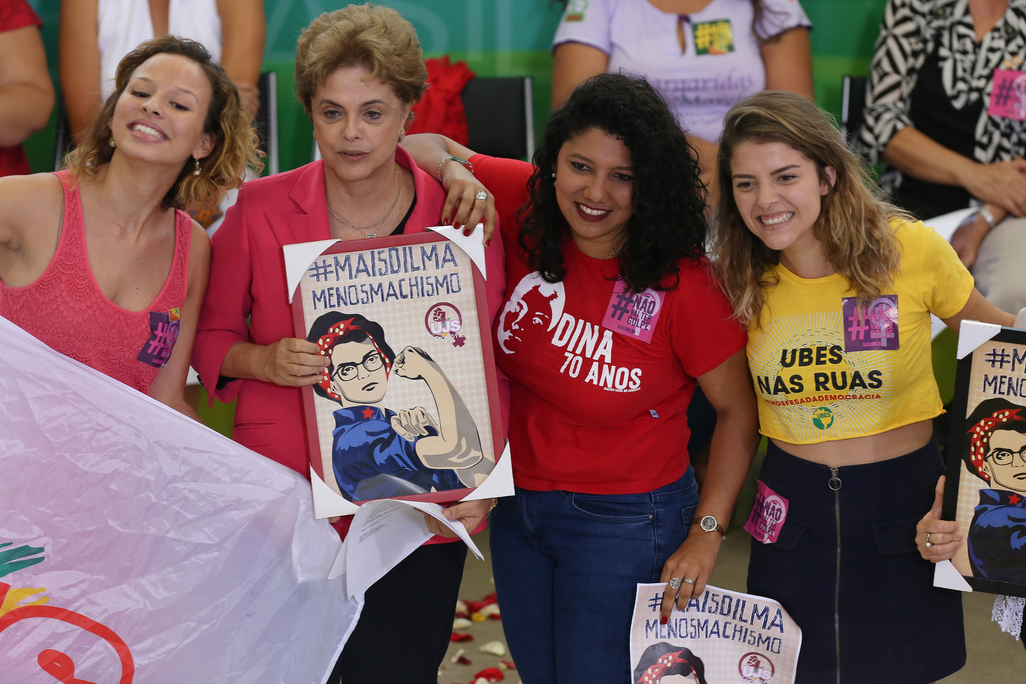 “Somos todas Dilma”, afirmam mulheres em defesa da democracia