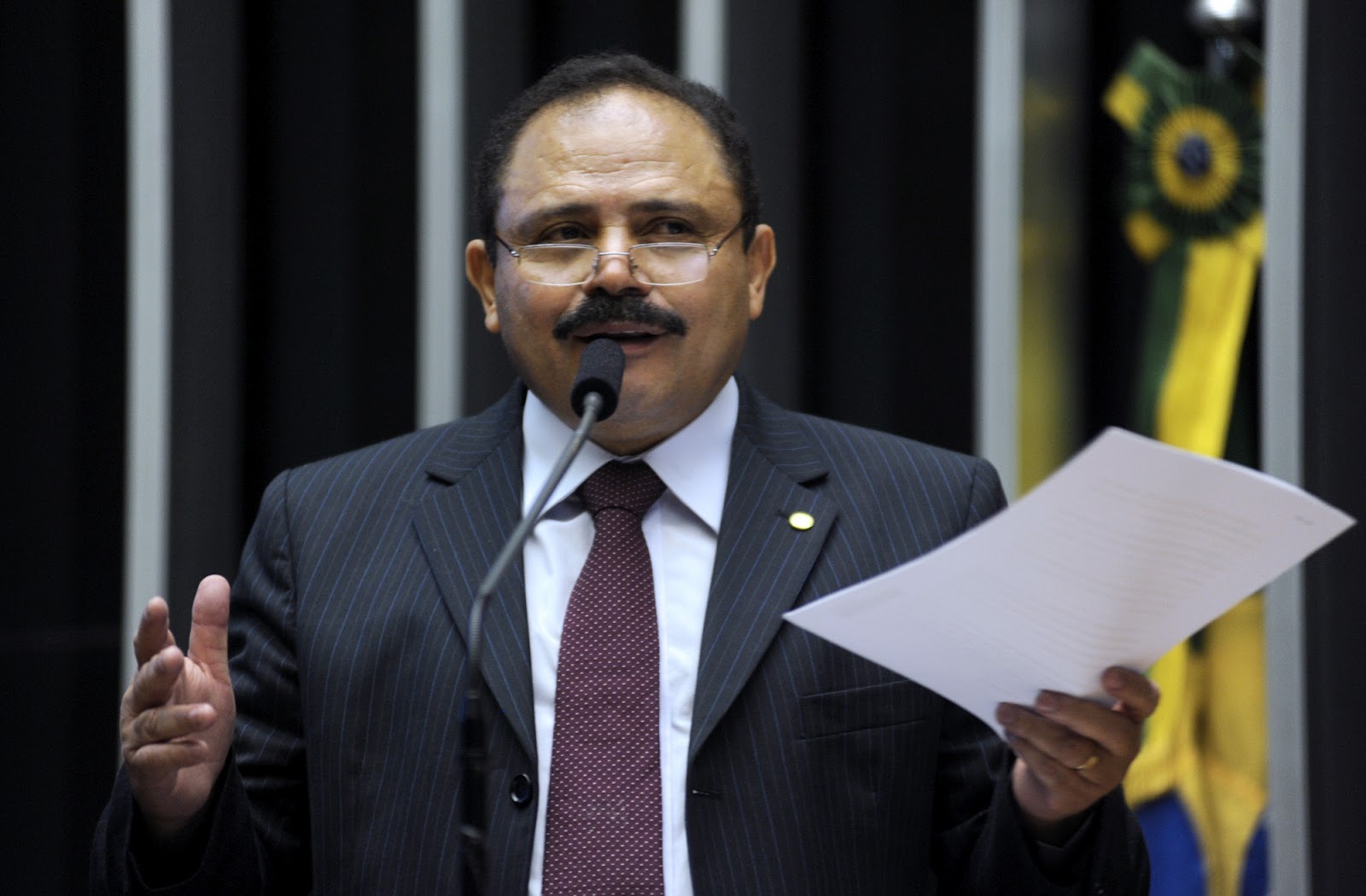 Vice-presidente da Câmara abandona Cunha e votará contra o golpe