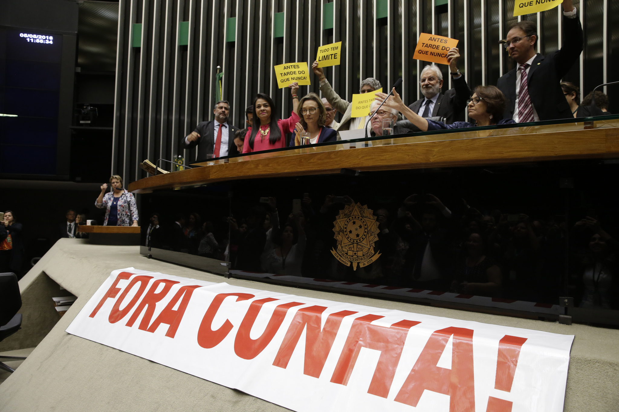 Suspensão de Cunha torna nulos seus atos, dizem deputados do PT