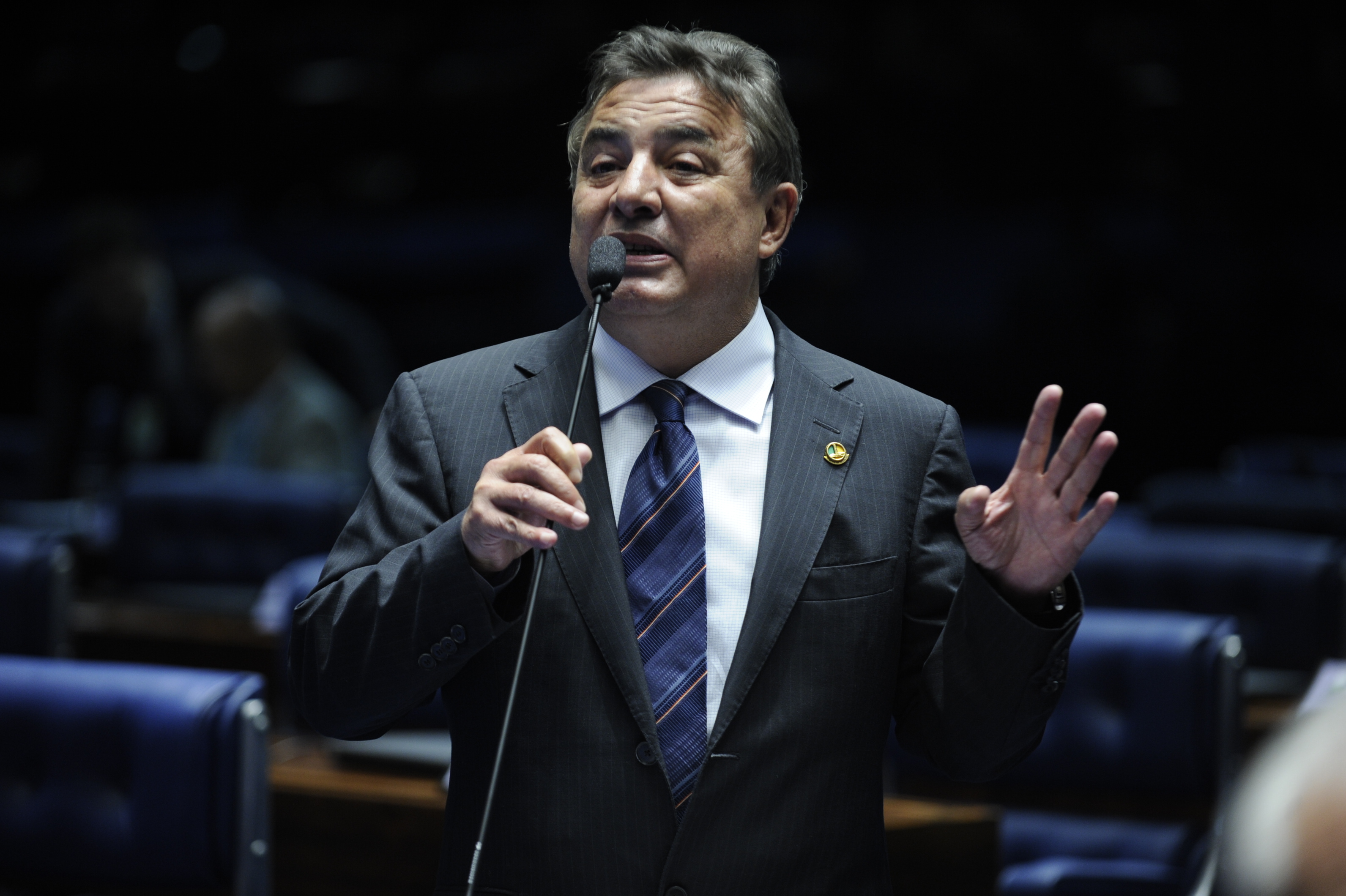 Senadores golpistas: Perrella, goleada de ações por improbidade
