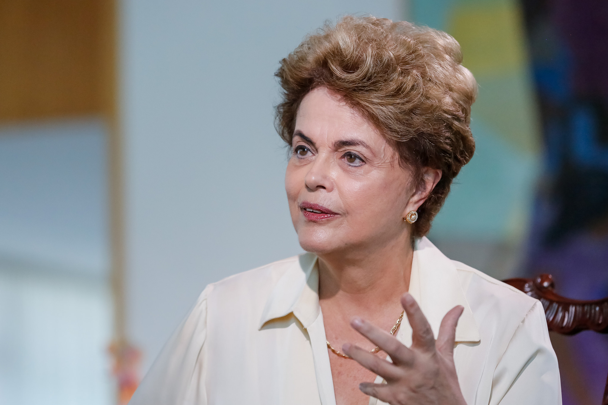 Primeira tentação do golpe é calar a divergência, afirma Dilma