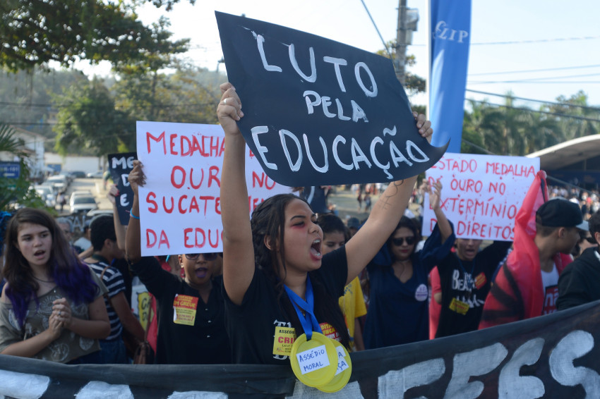 Sílvio Costa: Reforma do ensino por medida provisória é golpe