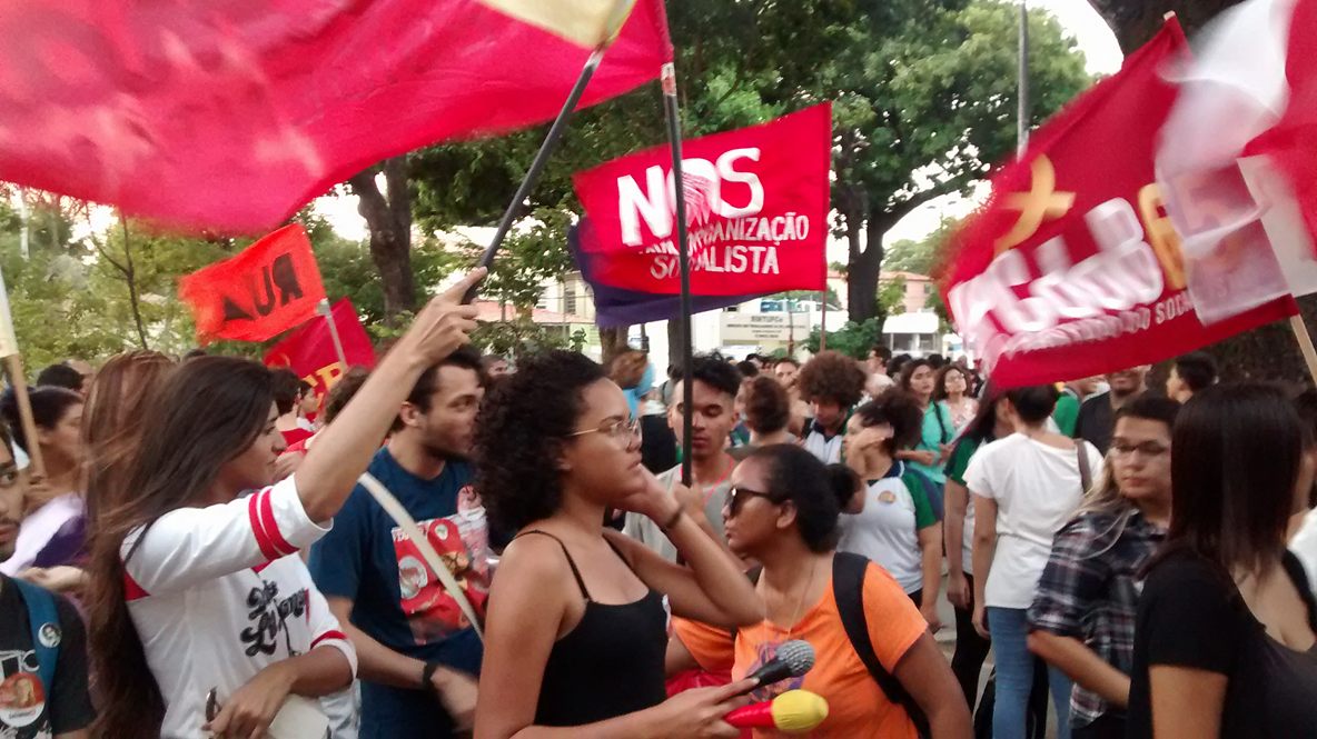 Temos que dar aula de democracia nas ruas, diz estudante em Fortaleza