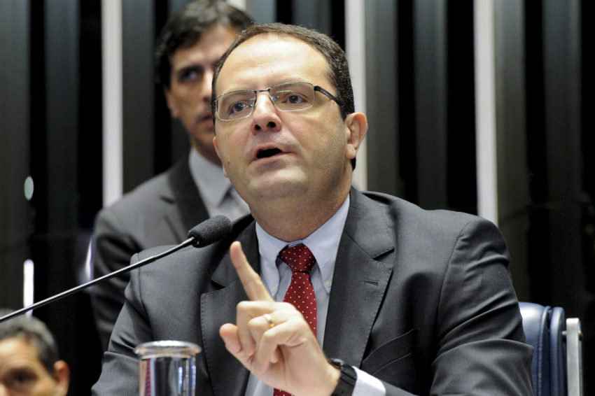 Dilma seguiu estritamente a lei, reforça ex-ministro Barbosa