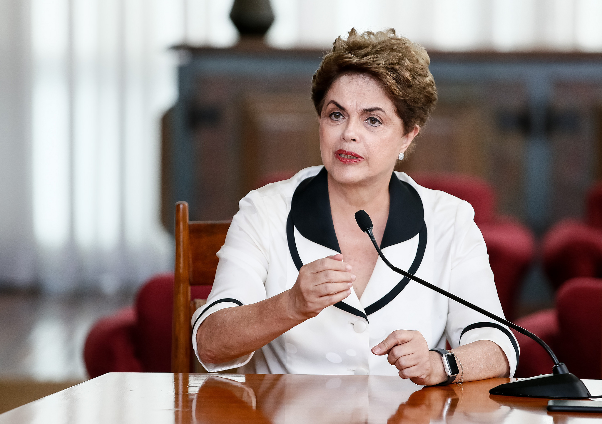 Dilma à imprensa internacional: apoio da mídia brasileira ao golpe foi total
