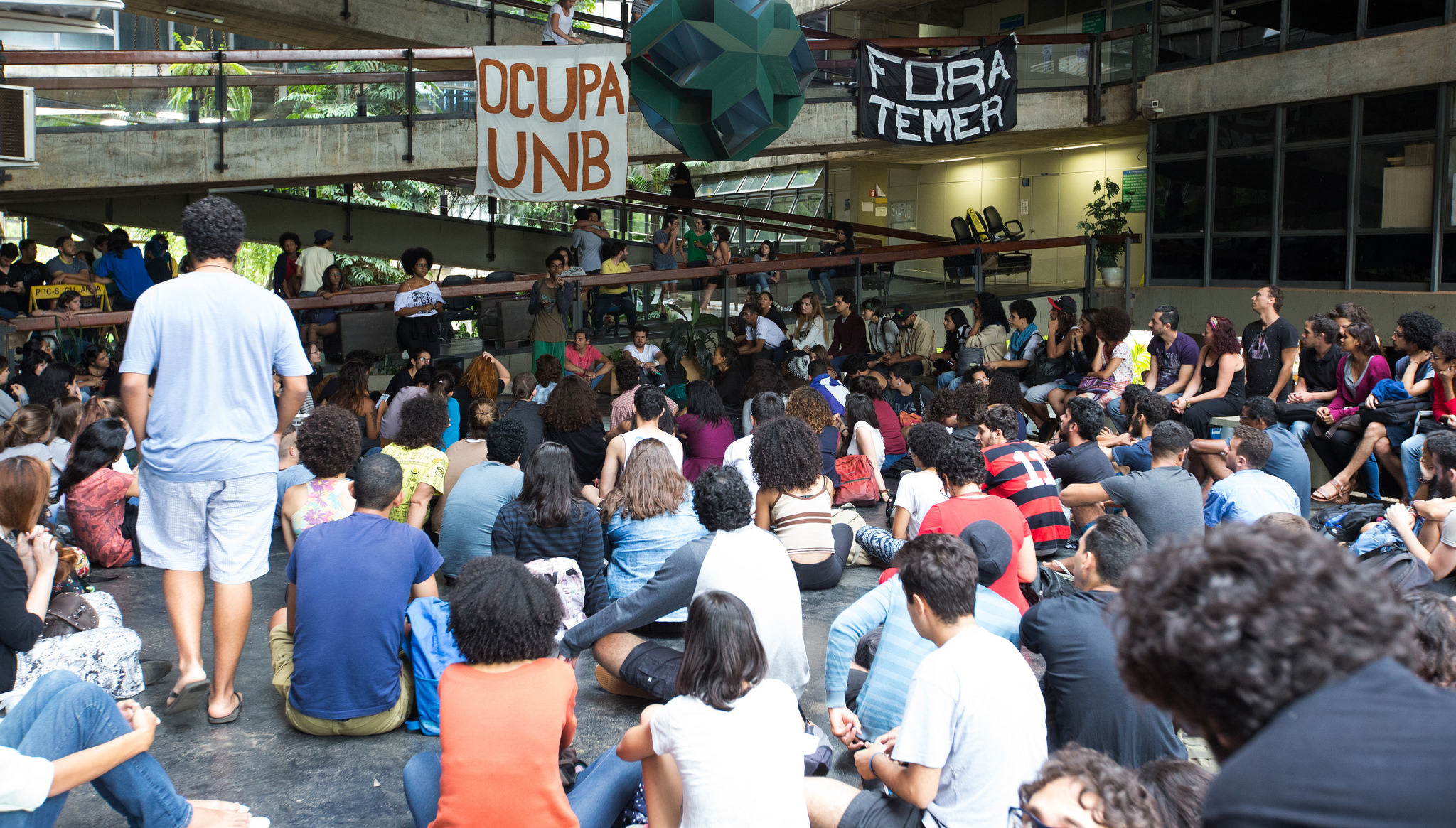Estudantes ocupam Universidade de Brasília contra a PEC 241
