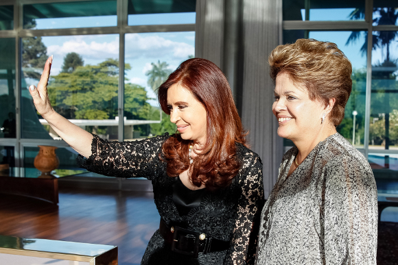Dilma e Kirchner debatem luta política na América Latina em SP