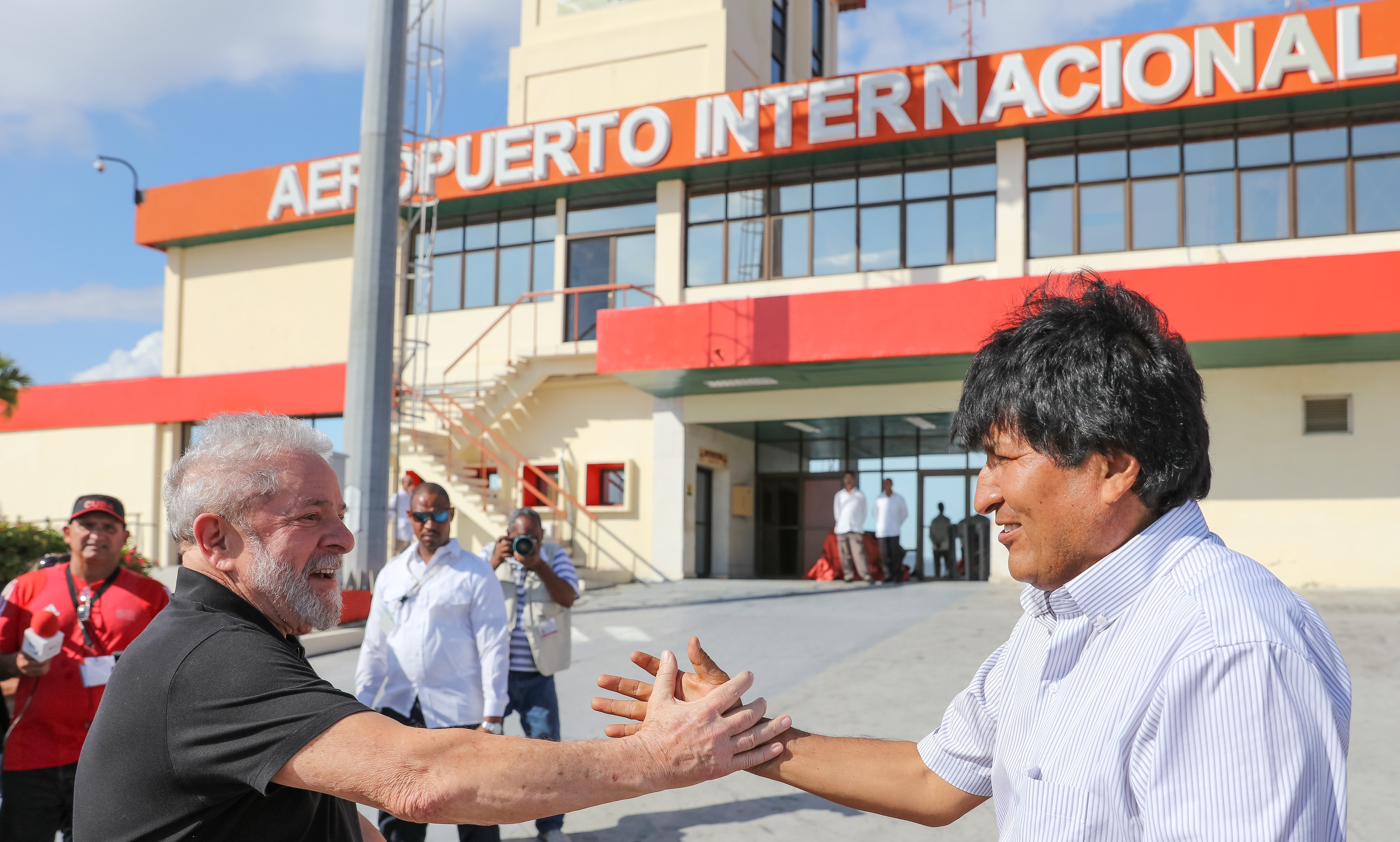 Na chegada a Cuba, Lula exalta luta de Fidel por justiça social