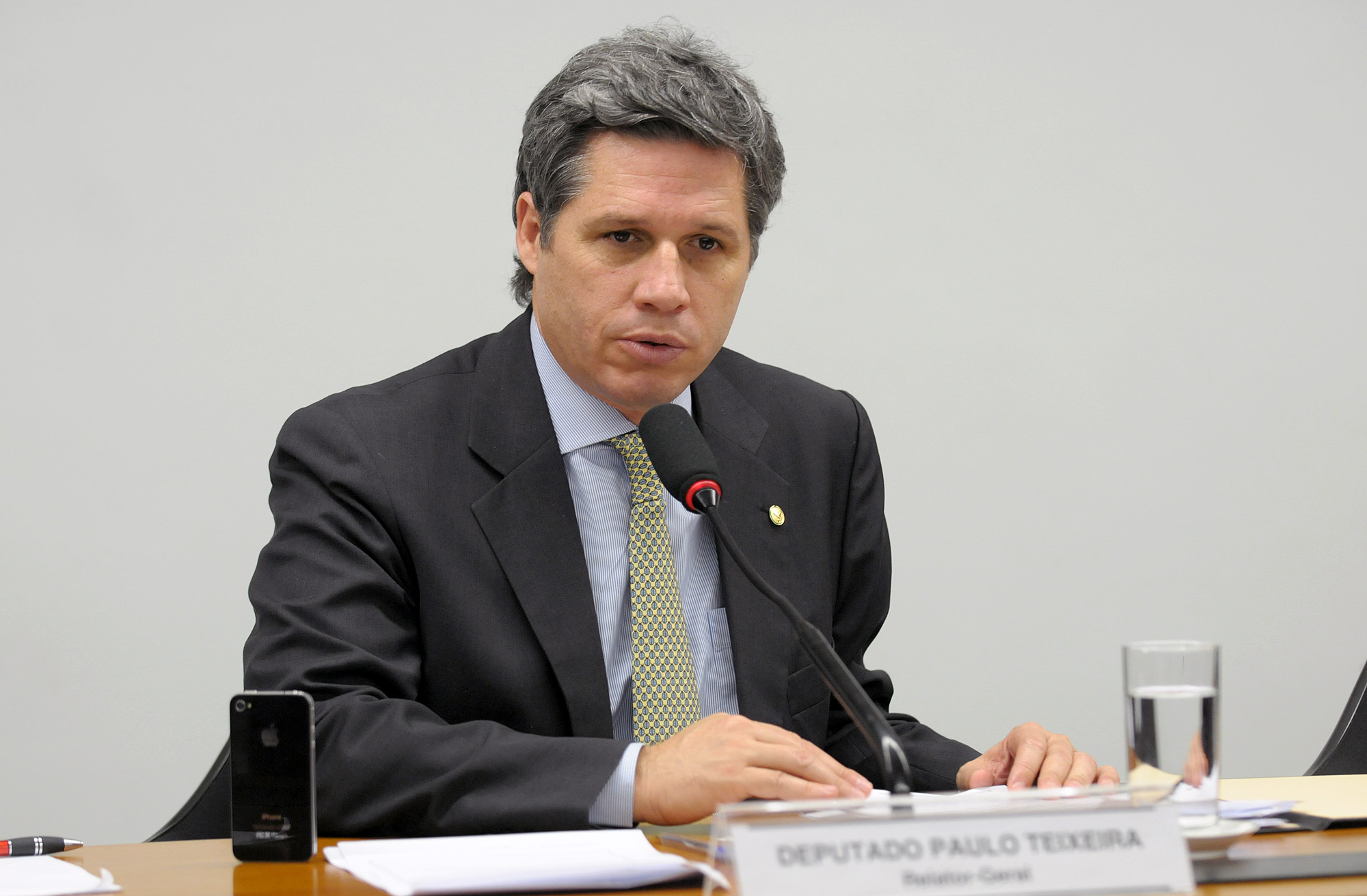 “Moraes não tem mais condições de ser ministro”, diz Teixeira