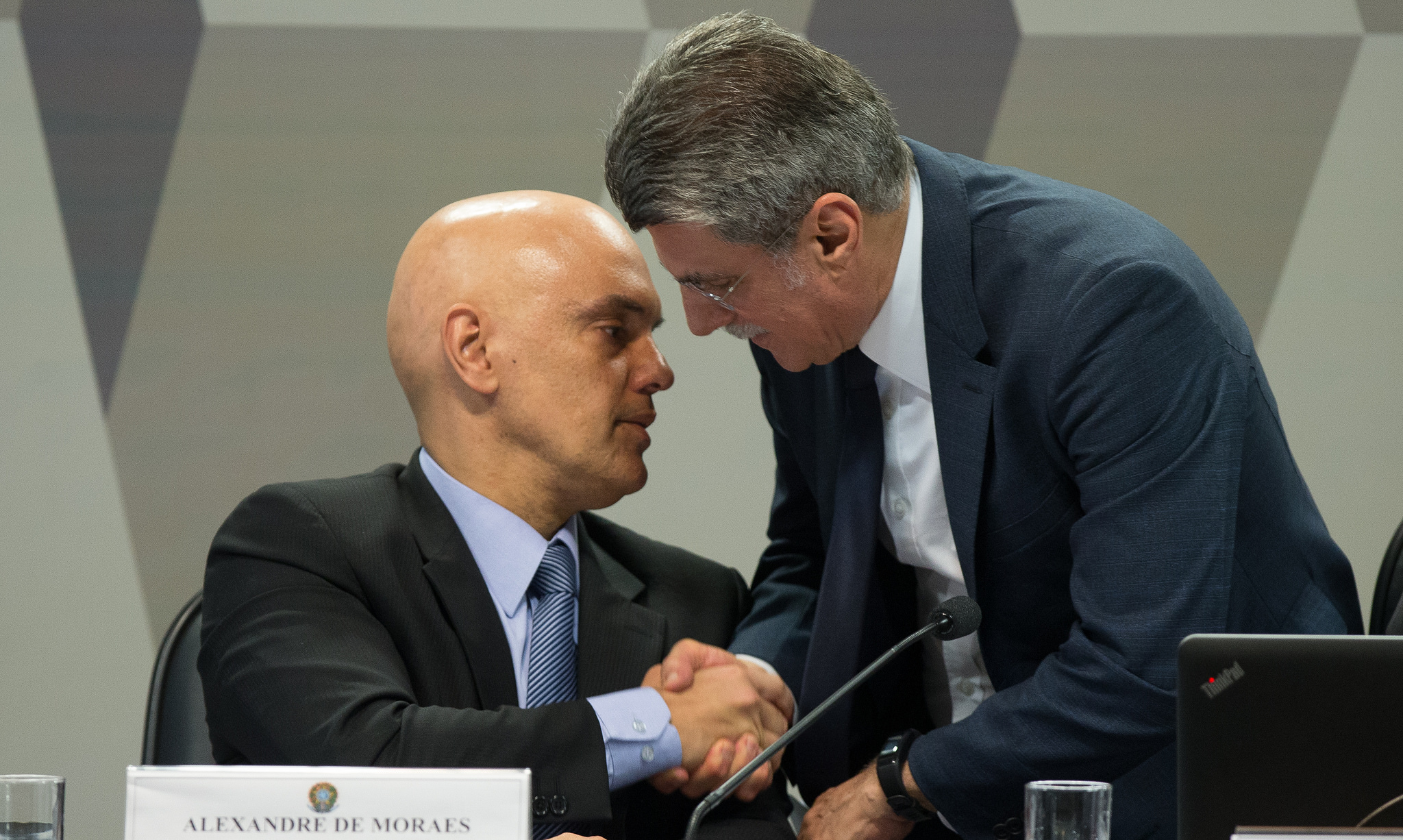 Moraes no STF prejudica a democracia, diz líder do PT no Senado