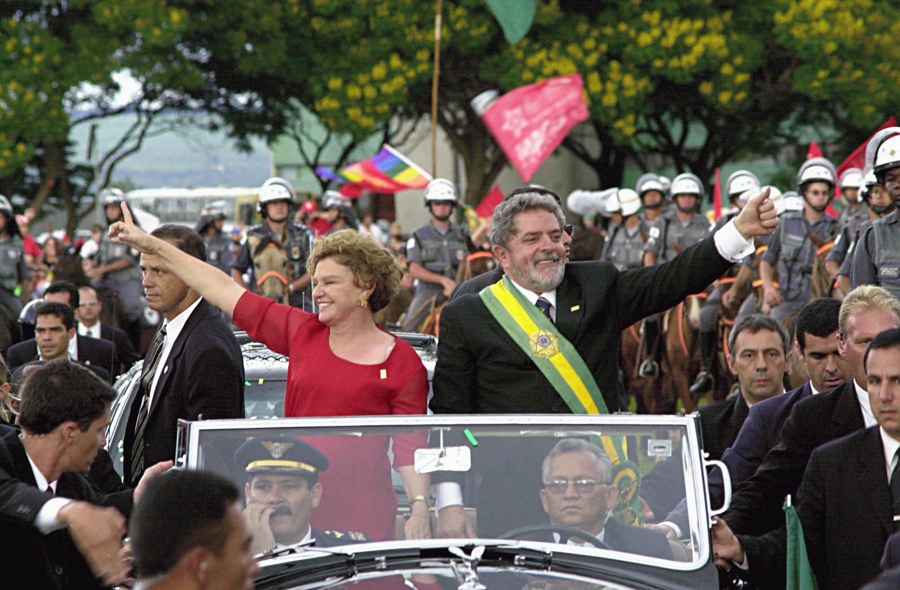 Dona Marisa e o presidente Lula na posse do primeiro mandato, em 2003. Foto: Agência Brasil