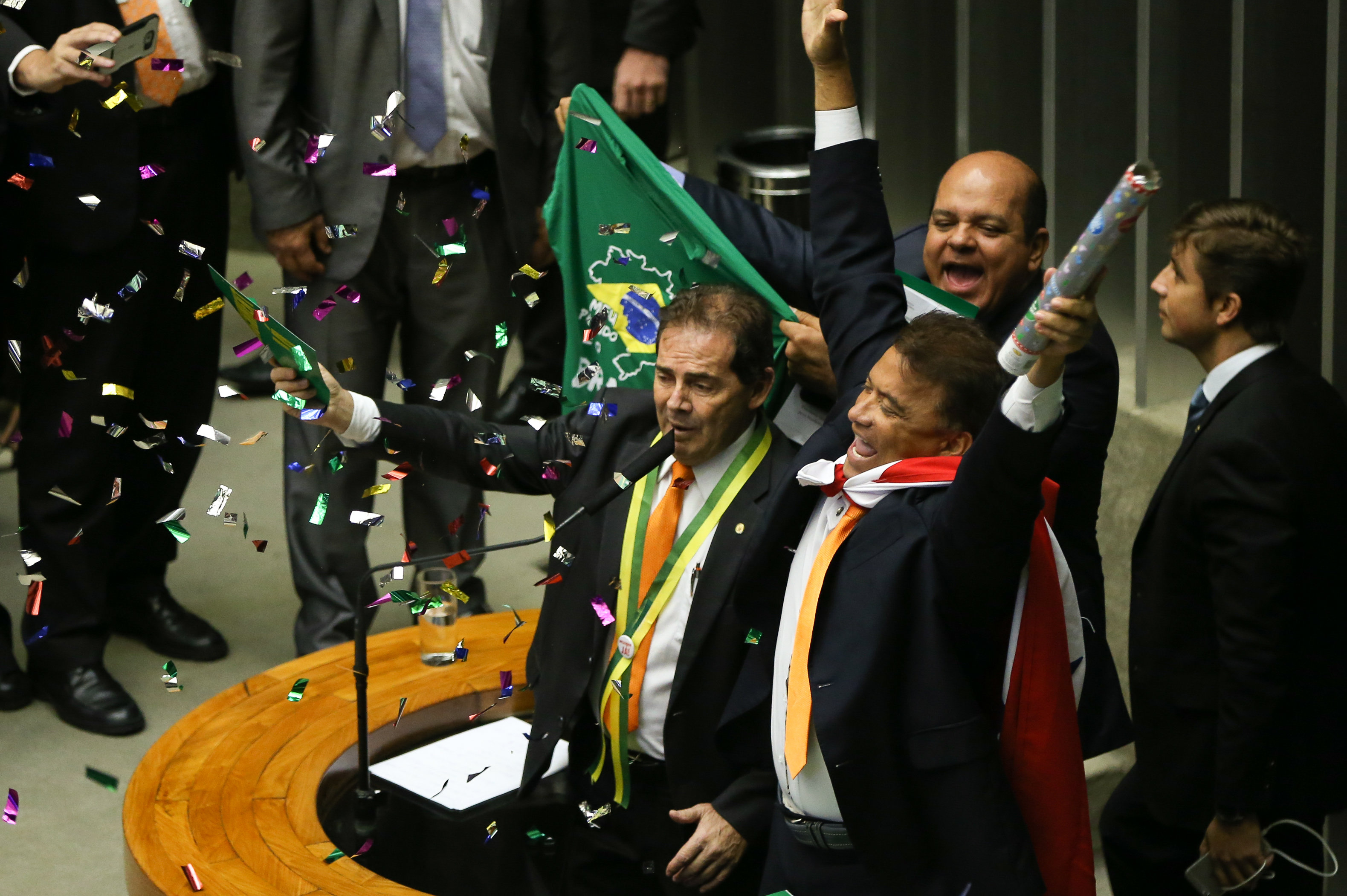 Parlamentares repercutem os dois anos do golpe contra Dilma