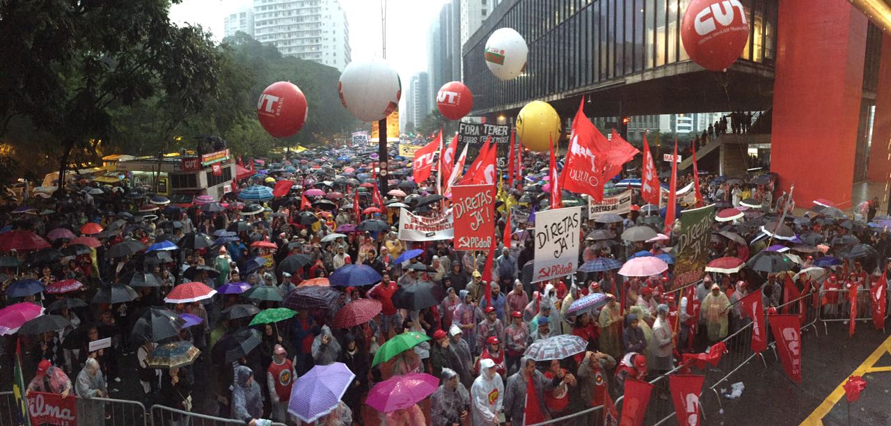 Brasileiros mostram resistência e voltam às ruas por Diretas Já