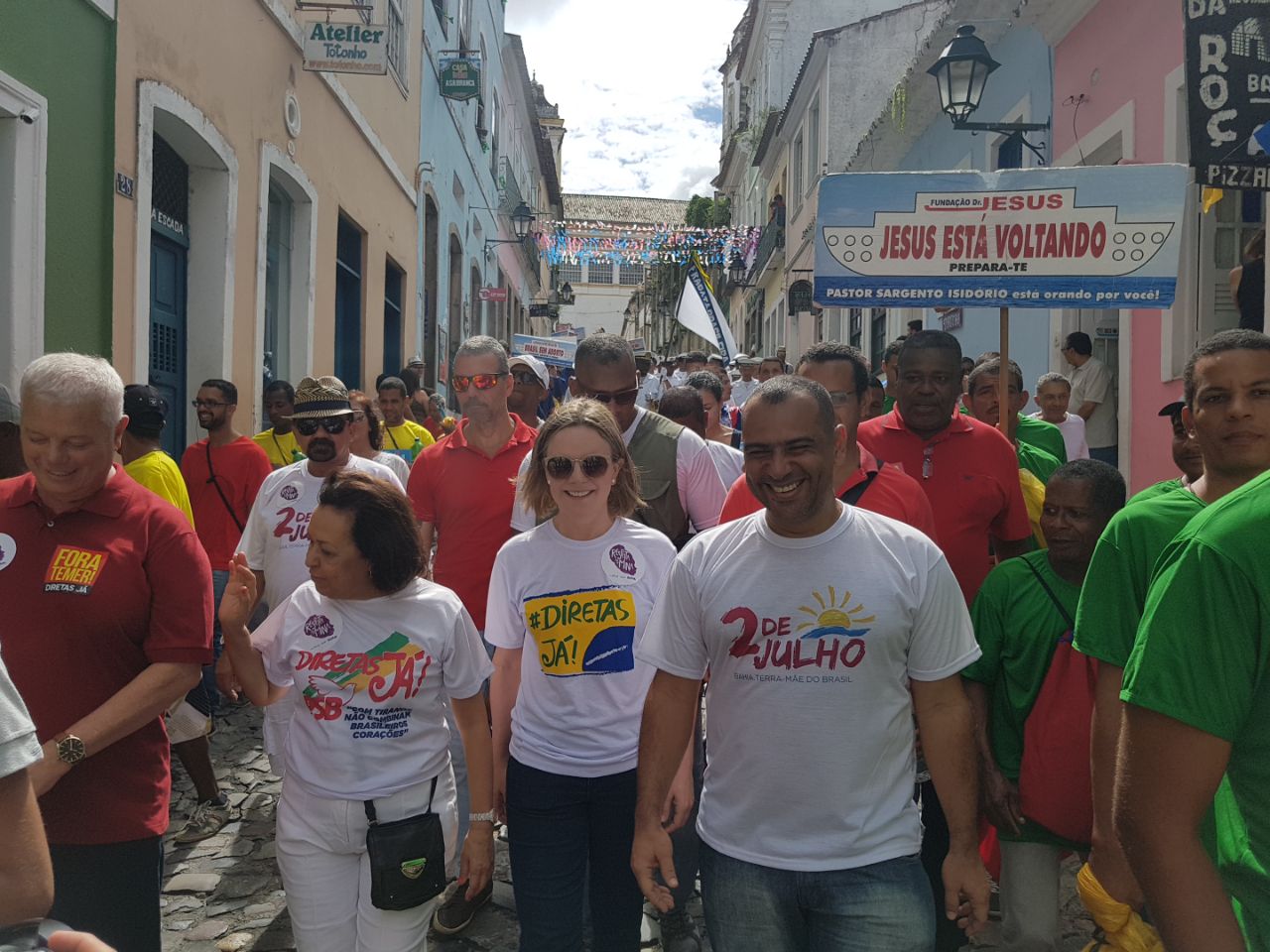 ‘Fora Temer’ e ‘Diretas Já’ marcam ato da Independência da Bahia