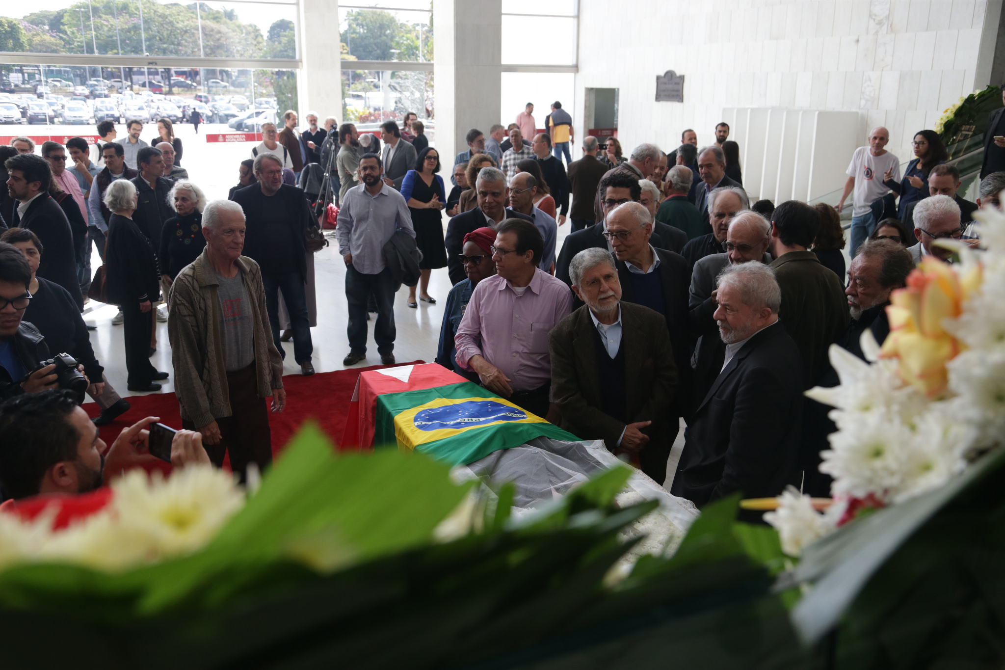 Lula, Dilma e lideranças dão adeus a Marco Aurélio Garcia