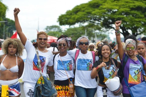 Mulheres negras marcham pelo Brasil contra perda de direitos