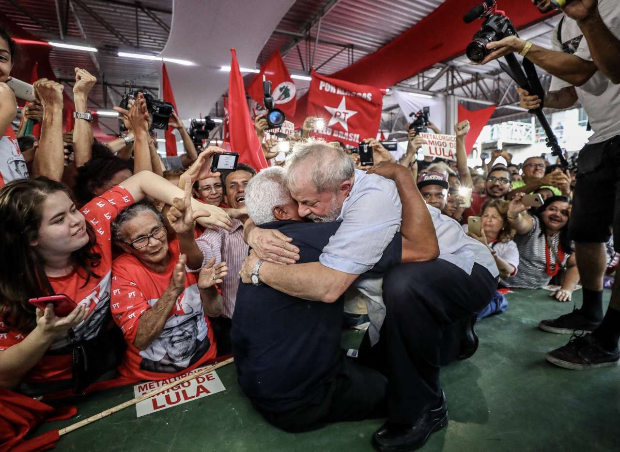 “O país só tem conserto com o povo na governança”, diz Lula em Maceió